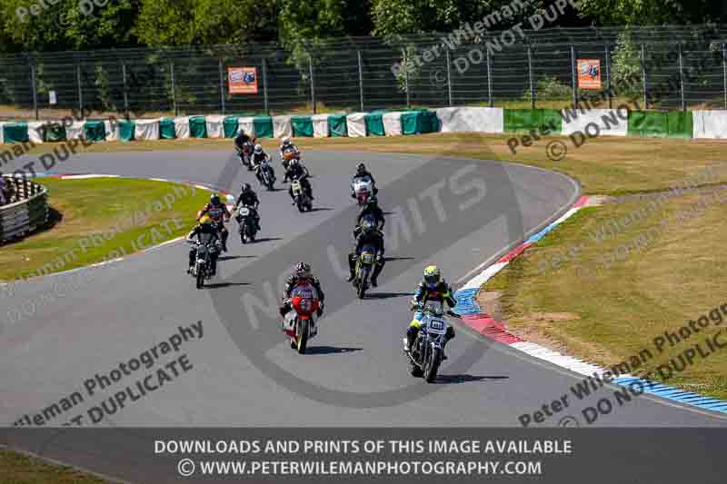 Vintage motorcycle club;eventdigitalimages;mallory park;mallory park trackday photographs;no limits trackdays;peter wileman photography;trackday digital images;trackday photos;vmcc festival 1000 bikes photographs